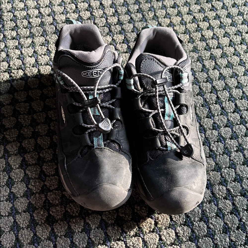 Keen Targhee water proof shoes size 3 youth